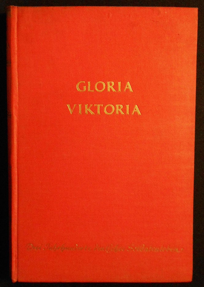 Item #007625 Gloria -- Viktoria: Drei Jahrhunderte Deutsches Soldatenleben. Martin Lezius.